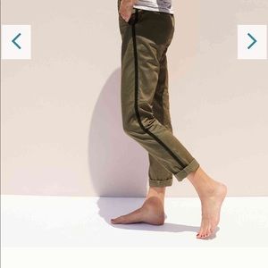 Anthropologie classic relaxed chinos in khaki